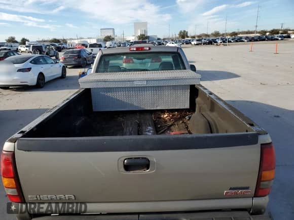 2003 GMC Sierra 1500 Work Truck with VIN 1GTEC14V33E288628, listed as a Copart auction lot 43372905 with 117,443 mi miles and Salvage title. Bid and sale history available at DreamBid. Image 10.