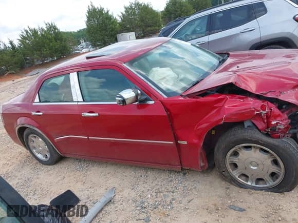 2007 Chrysler 300 Signature with VIN 2C3LA53G57H697384, listed as a IAAI auction lot 42497995 with 197,588 mi miles and . Bid and sale history available at DreamBid. Image 13.