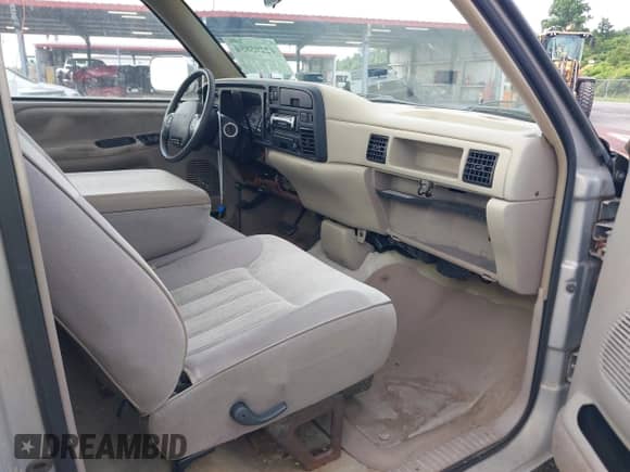 1994 Dodge 1500 z VIN 1B7HC16YXRS728178, wystawiony jako IAAI lot #42295850 z przebiegiem 44 926 mil mil oraz . Historia ofert i sprzedaży dostępna na DreamBid. Obrazek 5.