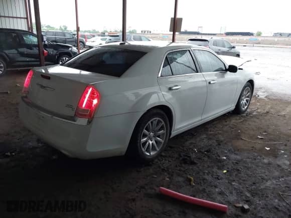 2013 Chrysler 300 C with VIN 2C3CCAET5DH674051, listed as a IAAI auction lot 42185032 with 71,983 mi miles and . Bid and sale history available at DreamBid. Image 4.