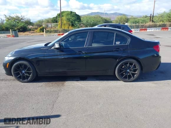 2016 BMW 3 Series 320i with VIN WBA8E1G57GNT35326, listed as a IAAI auction lot 43166827 with 37,672 mi miles and . Bid and sale history available at DreamBid. Image 14.