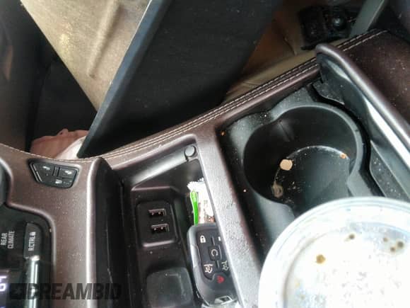 2019 Chevrolet Tahoe Premier с VIN 1GNSCCKC6KR105463, выставлен на аукционе IAAI как лот 42157280 с пробегом 55 964 миль миль и . История ставок и продаж доступна на DreamBid. Изображение 11.