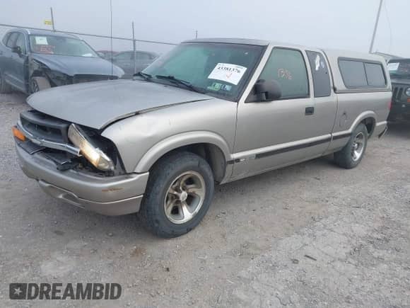 2003 Chevrolet S-10 LS with VIN 1GCCS19X938125940, listed as a IAAI auction lot 43381376 with 148,298 mi miles and . Bid and sale history available at DreamBid. Image 2.