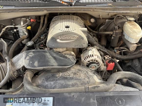 2004 GMC Sierra 1500 SLT z VIN 2GTEK19T341227163, wystawiony jako Copart lot #80357835 z przebiegiem 211 858 mil mil oraz Czysty tytuł • Clean title. Historia ofert i sprzedaży dostępna na DreamBid. Obrazek 7.