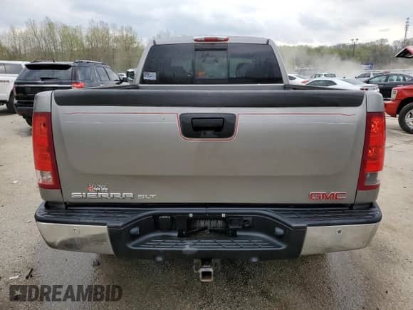 2008 GMC Sierra 1500 SLT z VIN 2GTEK19J781104275, wystawiony jako Copart lot #52929975 z przebiegiem 240 636 mil mil oraz Nie do naprawy • Non repairable. Historia ofert i sprzedaży dostępna na DreamBid. Obrazek 6.