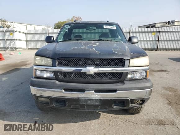 2005 Chevrolet Silverado 1500 LS z VIN 2GCEC19VX51256322, wystawiony jako Copart lot #83776564 z przebiegiem Nie podano mil oraz Szkoda całkowita • Salvage title. Historia ofert i sprzedaży dostępna na DreamBid. Obrazek 5.