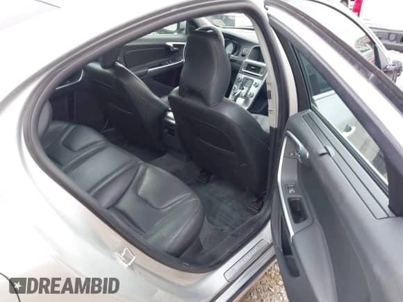 2018 Volvo S60 Inscription z VIN LYV402TKXJB171207, wystawiony jako IAAI lot #41394257 z przebiegiem 102 788 mil mil oraz . Historia ofert i sprzedaży dostępna na DreamBid. Obrazek 8.