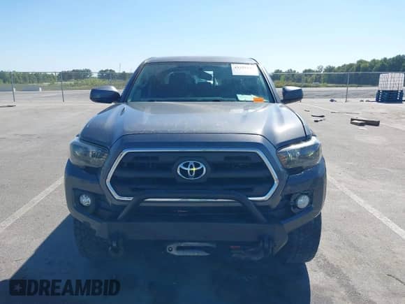 2017 Toyota Tacoma SR5 z VIN 3TMCZ5AN9HM105459, wystawiony jako IAAI lot #43321840 z przebiegiem 220 881 mil mil oraz . Historia ofert i sprzedaży dostępna na DreamBid. Obrazek 10.