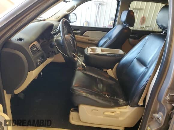 2007 Chevrolet Tahoe LTZ z VIN 1GNFC13J77R202004, wystawiony jako Copart lot #82496575 z przebiegiem Nie podano mil oraz Czysty tytuł • Clean title. Historia ofert i sprzedaży dostępna na DreamBid. Obrazek 7.