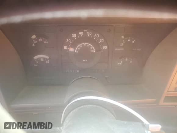 1989 Chevrolet Silverado 2500 z VIN 1GCGC24K2KE265182, wystawiony jako Copart lot #43181655 z przebiegiem 224 959 mil mil oraz Szkoda całkowita • Salvage title. Historia ofert i sprzedaży dostępna na DreamBid. Obrazek 9.