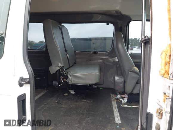 2006 Ford Econoline Cargo с VIN 1FTNS24L76HA44619, выставлен на аукционе IAAI как лот 41927714 с пробегом 185 582 миль миль и . История ставок и продаж доступна на DreamBid. Изображение 8.