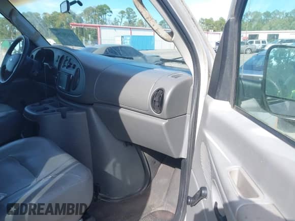 2004 Ford Econoline Cargo с VIN 1FTNE24W24HB50555, выставлен на аукционе IAAI как лот 43150756 с пробегом 156 628 миль миль и . История ставок и продаж доступна на DreamBid. Изображение 5.