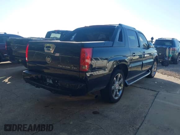 2003 Cadillac Escalade EXT with VIN 3GYEK63N23G141107, listed as a IAAI auction lot 43311093 with 137,542 mi miles and . Bid and sale history available at DreamBid. Image 4.