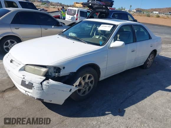 1997 Toyota Camry LE z VIN 4T1BF22K8VU903719, wystawiony jako IAAI lot #43385700 z przebiegiem 260 820 mil mil oraz . Historia ofert i sprzedaży dostępna na DreamBid. Obrazek 2.