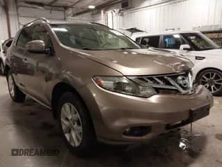 2013 Nissan Murano LE z VIN JN8AZ1MU8DW205456, wystawiony jako IAAI lot #41858104 z przebiegiem 108 023 mil mil oraz . Historia ofert i sprzedaży dostępna na DreamBid. Obrazek 1.