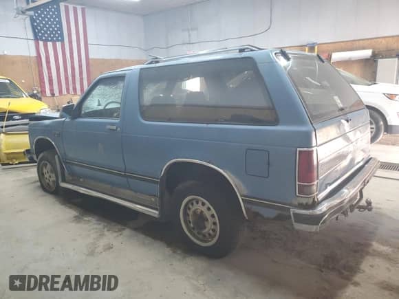 1985 Chevrolet Blazer z VIN 1G8CT18B0F0151262, wystawiony jako Copart lot #58596565 z przebiegiem 5 756 mil mil oraz Czysty tytuł • Clean title. Historia ofert i sprzedaży dostępna na DreamBid. Obrazek 2.