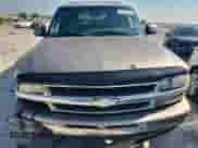 2001 Chevrolet Tahoe LT with VIN 1GNEK13T51J115028, listed as a Copart auction lot 80389555 with 282,369 mi miles and Salvage title. Bid and sale history available at DreamBid. Image 12.