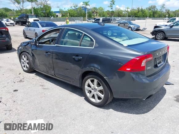 2016 Volvo S60 T5 Drive-E Premier z VIN YV126MFK9G2397028, wystawiony jako IAAI lot #42593825 z przebiegiem 67 080 mil mil oraz . Historia ofert i sprzedaży dostępna na DreamBid. Obrazek 3.