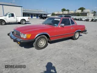 1982 Mercedes-Benz 380 SL z VIN WDBBA45A7CB012913, wystawiony jako Copart lot #82599285 z przebiegiem 149 241 mil mil oraz Czysty tytuł • Clean title. Historia ofert i sprzedaży dostępna na DreamBid. Obrazek 1.