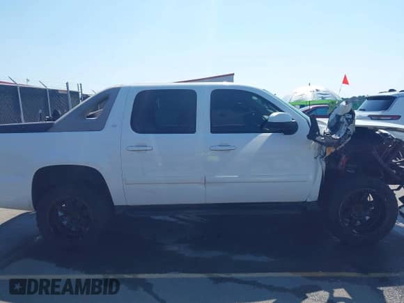 2007 Chevrolet Avalanche LTZ с VIN 3GNEC12037G254623, выставлен на аукционе IAAI как лот 42589662 с пробегом 248 688 миль миль и . История ставок и продаж доступна на DreamBid. Изображение 13.