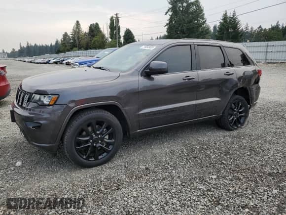 2021 Jeep Grand Cherokee Laredo E z VIN 1C4RJFAG3MC769678, wystawiony jako Copart lot #71554955 z przebiegiem 58 711 mil mil oraz Szkoda całkowita • Salvage title. Historia ofert i sprzedaży dostępna na DreamBid. Obrazek 1.