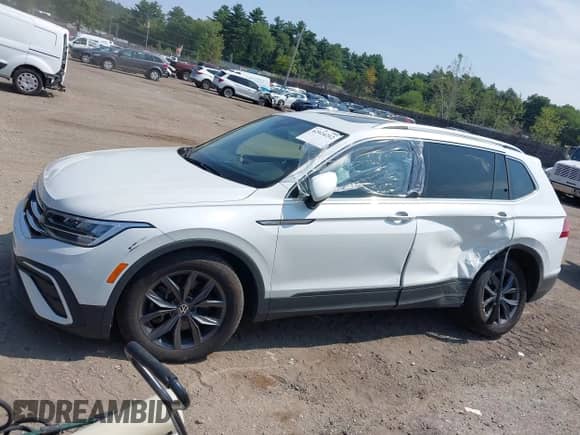 2023 Volkswagen Tiguan SE with VIN 3VVMB7AX2PM003264, listed as a IAAI auction lot 42924212 with 24,014 mi miles and . Bid and sale history available at DreamBid. Image 14.