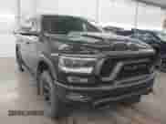 2020 Ram 1500 Rebel z VIN 1C6SRFLT7LN187484, wystawiony jako IAAI lot #42496264 z przebiegiem 80 426 mil mil oraz . Historia ofert i sprzedaży dostępna na DreamBid. Obrazek 1.