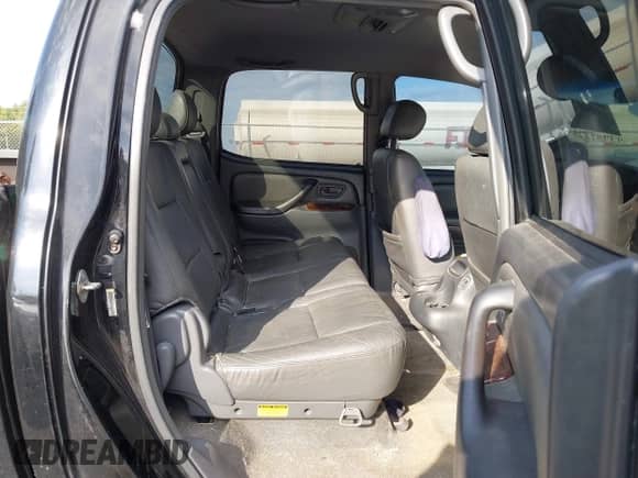 2004 Toyota Tundra Limited с VIN 5TBET38164S447911, выставлен на аукционе IAAI как лот 43489728 с пробегом 299 679 миль миль и . История ставок и продаж доступна на DreamBid. Изображение 8.