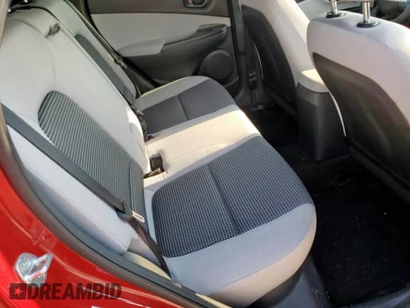 2022 Hyundai Kona SE z VIN KM8K22AB6NU765739, wystawiony jako Copart lot #69652685 z przebiegiem 37 937 mil mil oraz Czysty tytuł • Clean title. Historia ofert i sprzedaży dostępna na DreamBid. Obrazek 11.