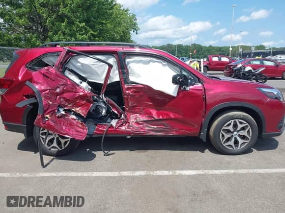 2022 Subaru Forester Premium z VIN JF2SKADC9NH408827, wystawiony jako IAAI lot #42777157 z przebiegiem 41 526 mil mil oraz . Historia ofert i sprzedaży dostępna na DreamBid. Obrazek 12.