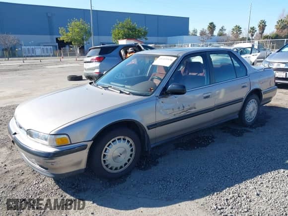 1990 Honda Accord с VIN JHMCB7663LC072159, выставлен на аукционе IAAI как лот 41411970 с пробегом 105 919 миль миль и . История ставок и продаж доступна на DreamBid. Изображение 2.