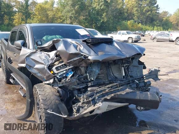 2020 Toyota Tacoma SR5 with VIN 5TFCZ5AN4LX237581, listed as a IAAI auction lot 43191708 with 126,946 mi miles and . Bid and sale history available at DreamBid. Image 6.
