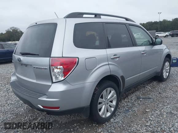 2012 Subaru Forester X Premium z VIN JF2SHBDC0CH459067, wystawiony jako IAAI lot #43386560 z przebiegiem 181 633 mil mil oraz . Historia ofert i sprzedaży dostępna na DreamBid. Obrazek 4.