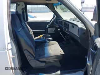 1984 Chevrolet Blazer z VIN 1G8CT18B1E8186120, wystawiony jako IAAI lot #42819790 z przebiegiem 33 107 mil mil oraz . Historia ofert i sprzedaży dostępna na DreamBid. Obrazek 5.