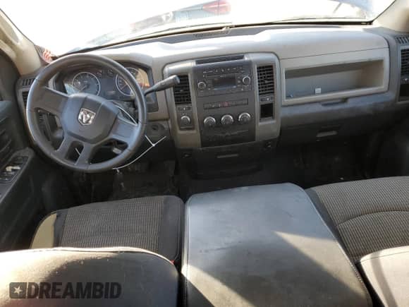 2010 Dodge 1500 ST z VIN 1D7RV1GP5AS239993, wystawiony jako Copart lot #42513825 z przebiegiem 209 690 mil mil oraz Czysty tytuł • Clean title. Historia ofert i sprzedaży dostępna na DreamBid. Obrazek 8.