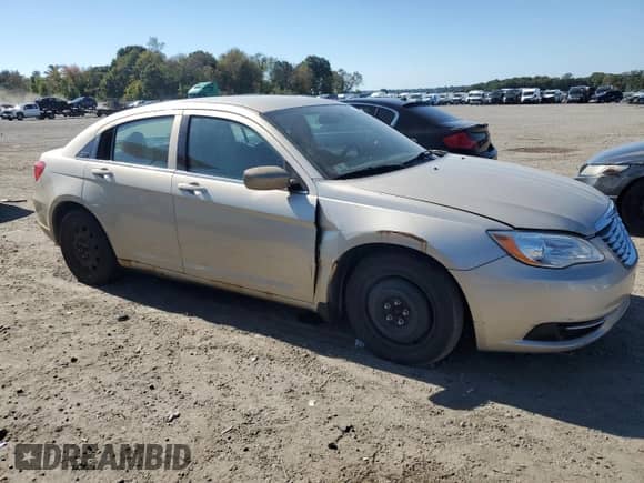 2014 Chrysler 200 LX с VIN 1C3CCBAB6EN211122, выставлен на аукционе Copart как лот 84817125 с пробегом 169 158 миль миль и На запчасти • Non repairable. История ставок и продаж доступна на DreamBid. Изображение 4.