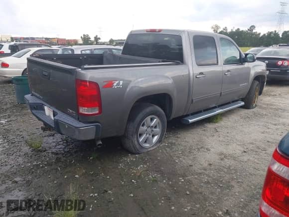 2009 GMC Sierra 1500 SLT with VIN 3GTEK33M09G196059, listed as a IAAI auction lot 42769741 with 203,061 mi miles and . Bid and sale history available at DreamBid. Image 4.