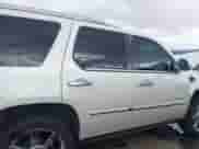 2014 Cadillac Escalade Luxury z VIN 1GYS4BEF9ER212141, wystawiony jako IAAI lot #43514454 z przebiegiem 163 557 mil mil oraz . Historia ofert i sprzedaży dostępna na DreamBid. Obrazek 13.