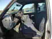 1998 Chevrolet Silverado 2500 с VIN 1GCGK29RXWE215208, выставлен на аукционе Copart как лот 75749674 с пробегом 115 877 миль миль и Списание • Salvage title. История ставок и продаж доступна на DreamBid. Изображение 7.