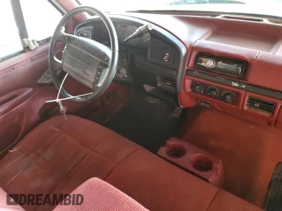 1995 Ford F-150 z VIN 1FTCF15YXSNB31068, wystawiony jako Copart lot #51869245 z przebiegiem Nie podano mil oraz Czysty tytuł • Clean title. Historia ofert i sprzedaży dostępna na DreamBid. Obrazek 8.