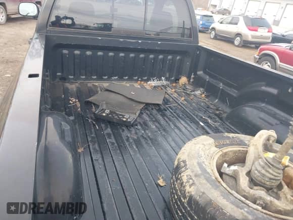 2004 Dodge 1500 SLT with VIN 1D7HU16D74J146182, listed as a IAAI auction lot 41531201 with 135,222 mi miles and . Bid and sale history available at DreamBid. Image 8.