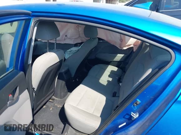 2017 Hyundai Elantra Value Edition z VIN KMHD84LF4HU383264, wystawiony jako IAAI lot #43361258 z przebiegiem 122 708 mil mil oraz . Historia ofert i sprzedaży dostępna na DreamBid. Obrazek 8.