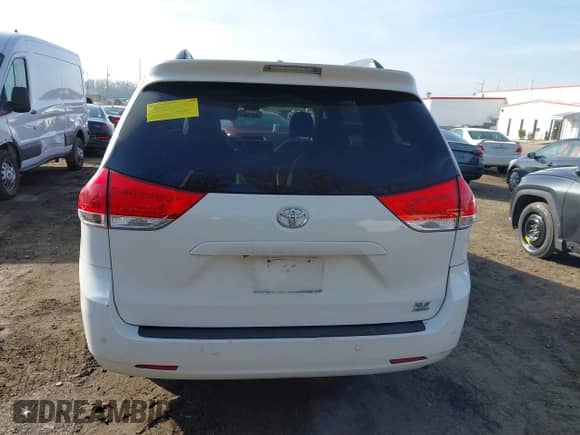2014 Toyota Sienna Limited с VIN 5TDDK3DC9ES081022, выставлен на аукционе IAAI как лот 41183921 с пробегом Не указан миль и . История ставок и продаж доступна на DreamBid. Изображение 15.