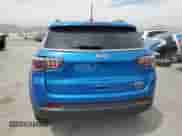 2018 Jeep Compass Latitude z VIN 3C4NJCBB9JT376848, wystawiony jako Copart lot #67680135 z przebiegiem 70 571 mil mil oraz Szkoda całkowita • Salvage title. Historia ofert i sprzedaży dostępna na DreamBid. Obrazek 6.