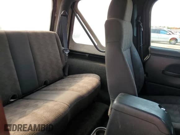 2003 Jeep Wrangler X z VIN 1J4FA39S23P359983, wystawiony jako Copart lot #59469005 z przebiegiem 118 585 mil mil oraz Czysty tytuł • Clean title. Historia ofert i sprzedaży dostępna na DreamBid. Obrazek 11.