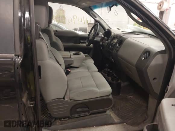 2008 Ford F-150 STX z VIN 1FTRX14W48FB51715, wystawiony jako IAAI lot #41494328 z przebiegiem 180 000 mil mil oraz . Historia ofert i sprzedaży dostępna na DreamBid. Obrazek 5.