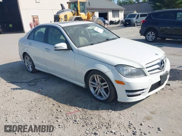 2012 Mercedes-Benz C 300 Sport с VIN WDDGF8BB2CA648843, выставлен на аукционе IAAI как лот 43238906 с пробегом 157 941 миль миль и . История ставок и продаж доступна на DreamBid. Изображение 1.