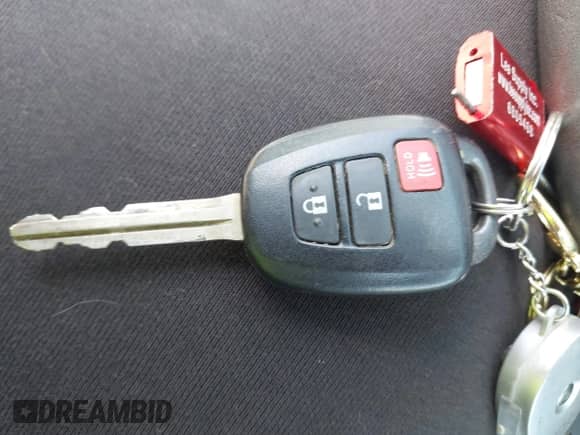 2012 Toyota Prius One z VIN JTDKDTB38C1005029, wystawiony jako IAAI lot #42611718 z przebiegiem 111 805 mil mil oraz . Historia ofert i sprzedaży dostępna na DreamBid. Obrazek 11.