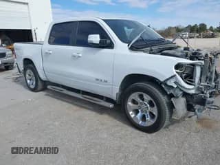 2021 Ram 1500 Big Horn z VIN 1C6SRFFT5MN650476, wystawiony jako IAAI lot #41229878 z przebiegiem 107 980 mil mil oraz . Historia ofert i sprzedaży dostępna na DreamBid. Obrazek 1.