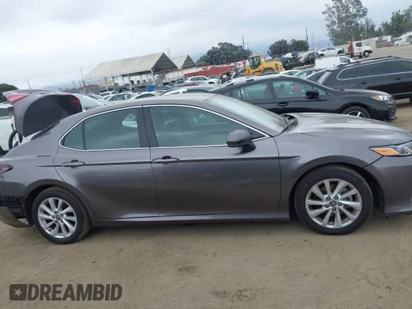 2023 Toyota Camry LE z VIN 4T1C11AKXPU119236, wystawiony jako IAAI lot #43326388 z przebiegiem 23 626 mil mil oraz . Historia ofert i sprzedaży dostępna na DreamBid. Obrazek 14.